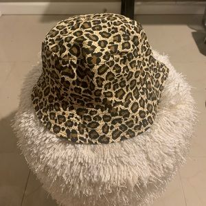 Reversible bucket hat